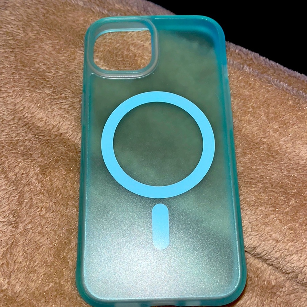 iPhone 13 mag charger case